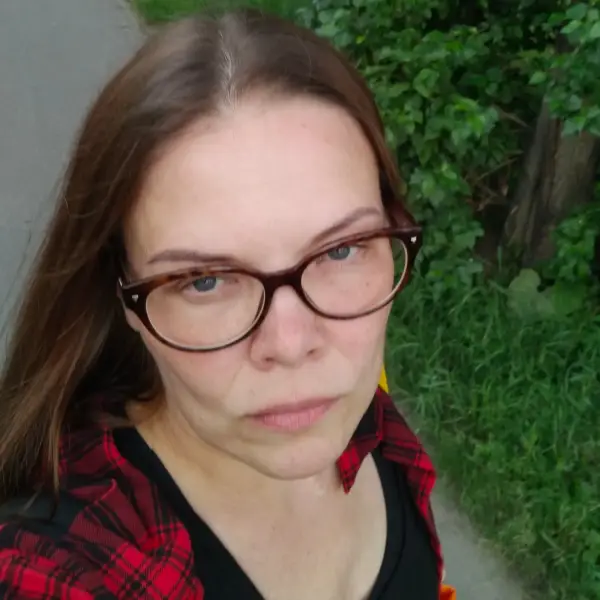 Лена Луцикова