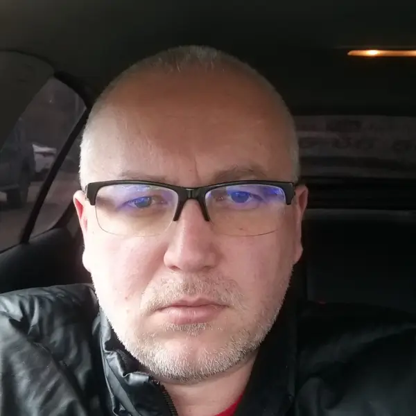 Роман Попов