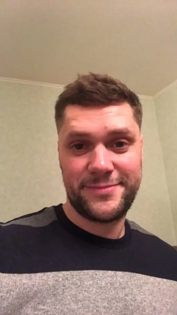 Павел Холостов
