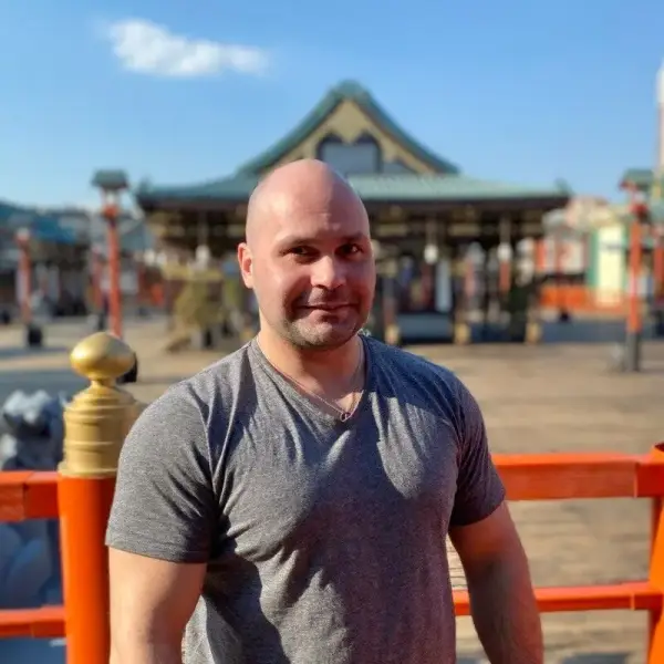 Антон Расков