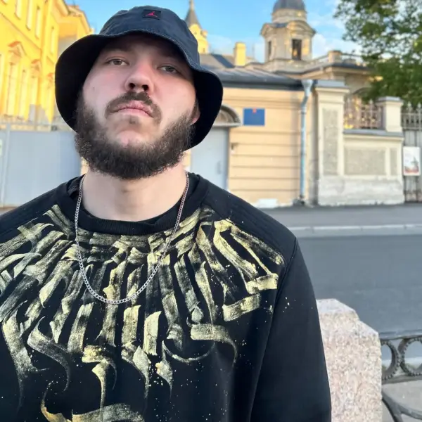 Александр Ларионов