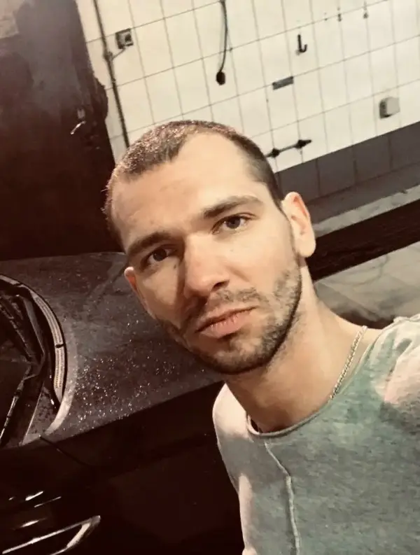 Андрей Опарев