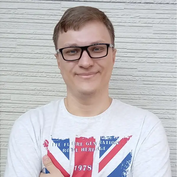 Илья Лавренов