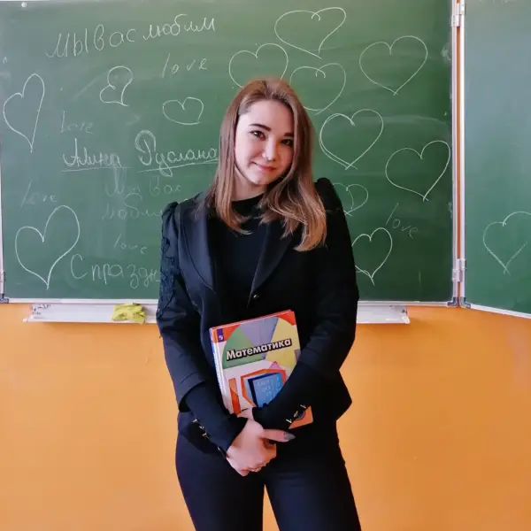 Алина Алиханова