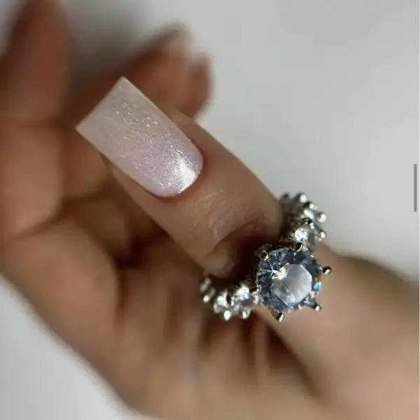Tutsi Nail