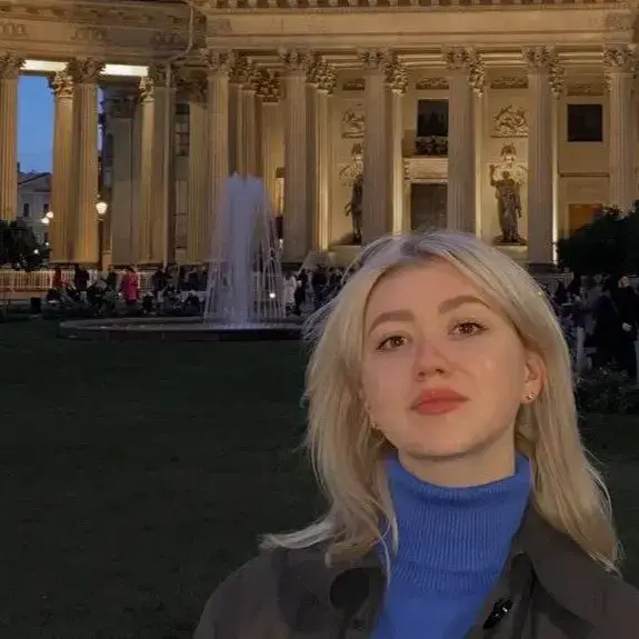 Александра Устинова