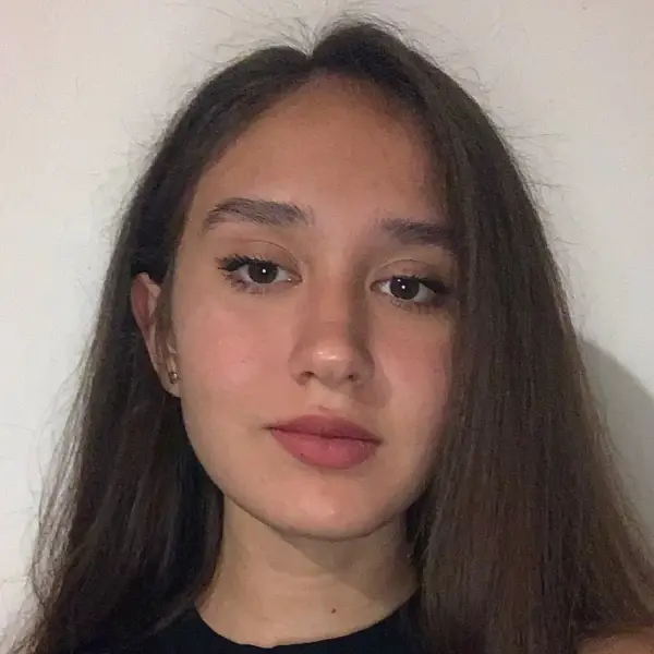 Алина Хусейн