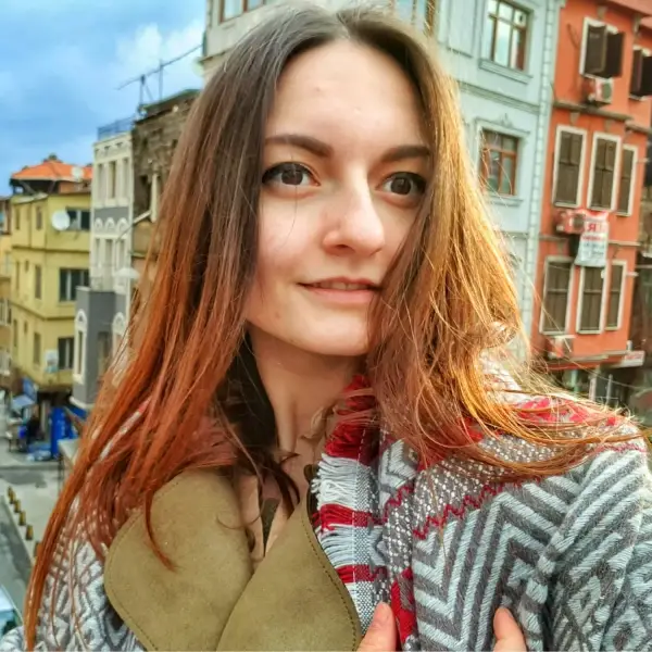 Алина Плахотнюк