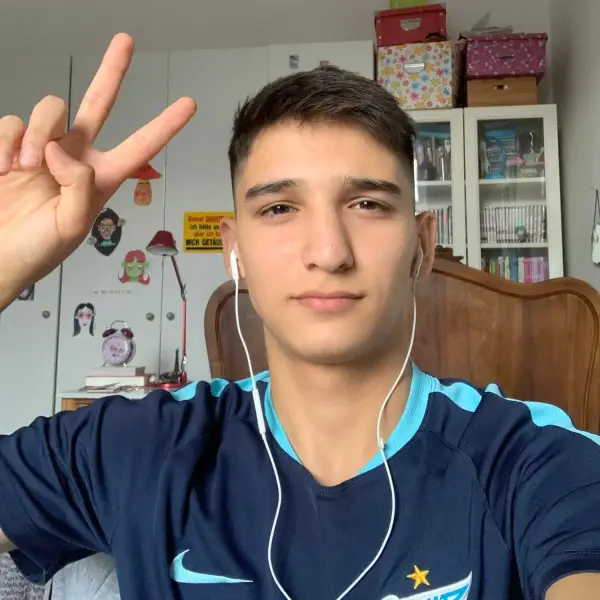 Амир Х.