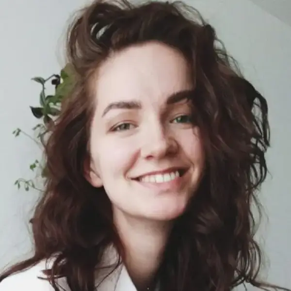 Арина Ефремова