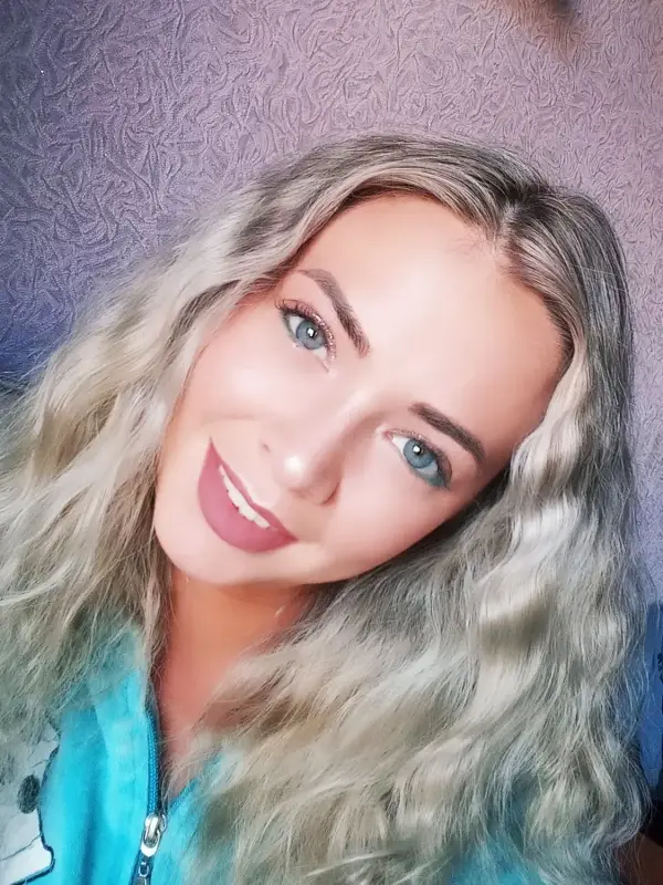 Алена Хренова