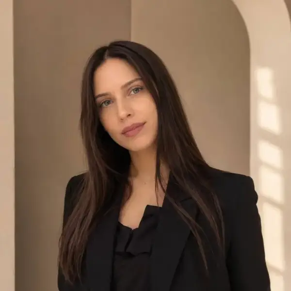 Леана Ч.