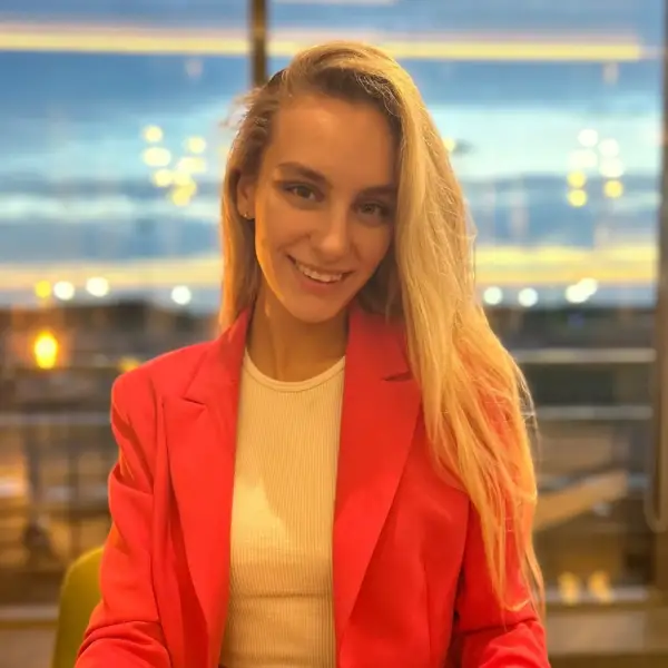 Элина Шарапова