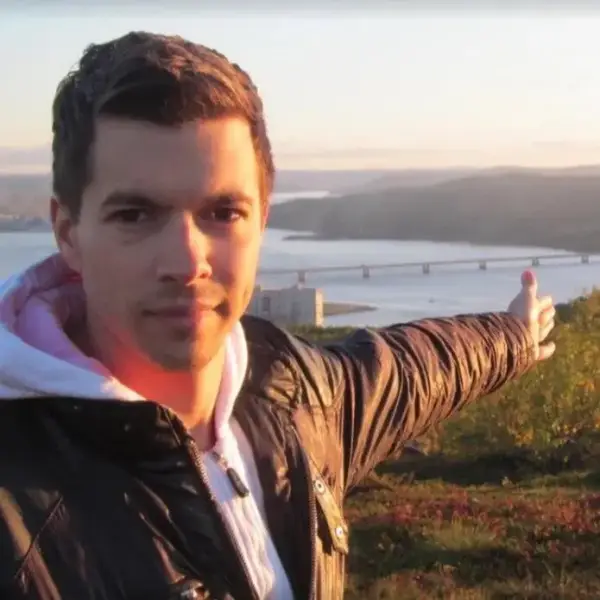 Павел Фролов