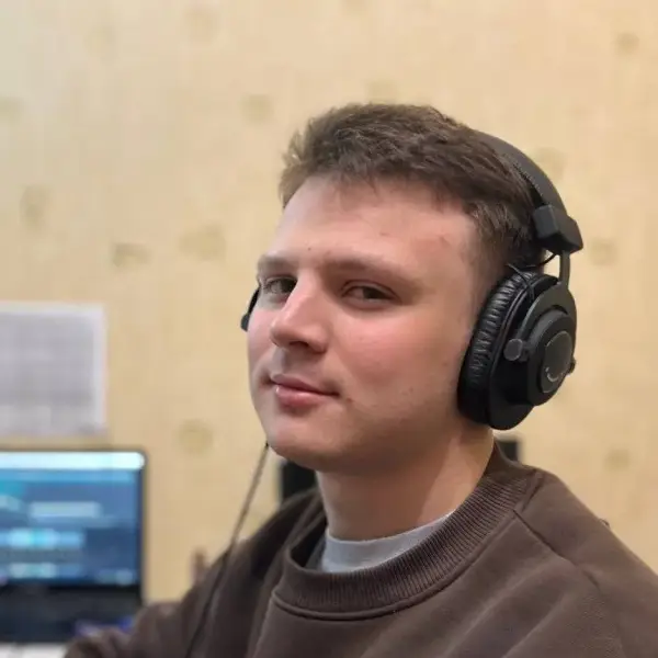 Владислав Николаев