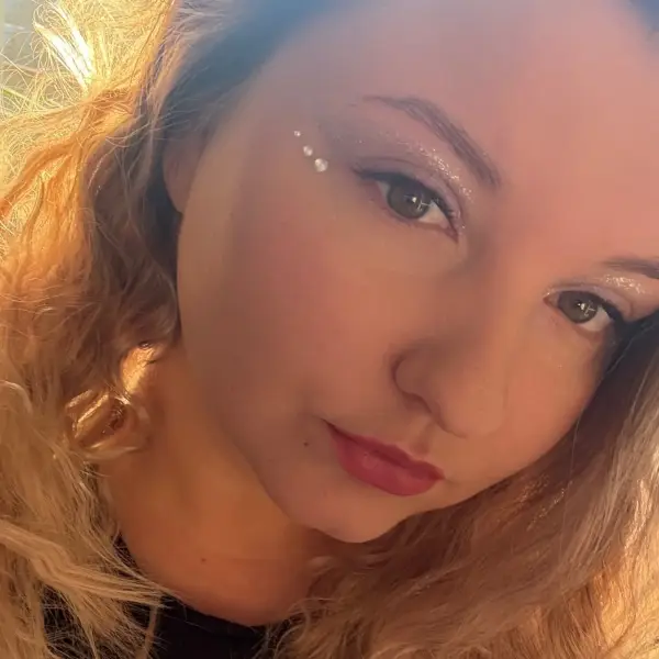 Юля Сбитнева