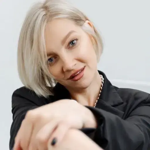 Елена Романова