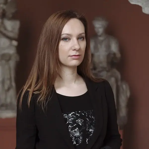 Полина Попова