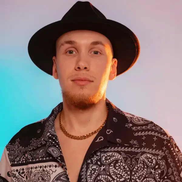 Владислав Непомнящий