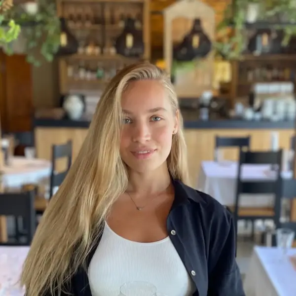 Анна Колин